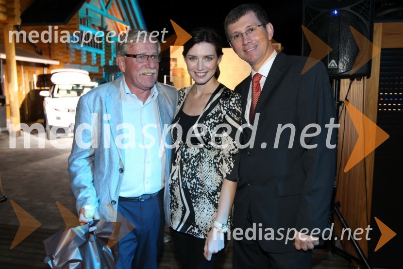 Andrej Baloh, marketing Finance, Nataša Pinoza, Miss Universe Slovenije 2006 in Martin Logar, direktor družbe Summit AvtoRange Rover Evoque, VIP predstavitev
