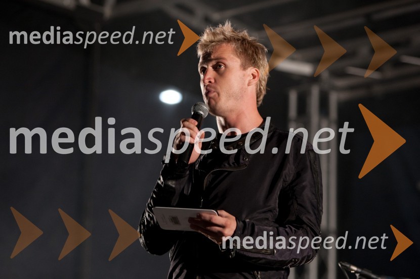 Denis Avdič, moderator21. Obletnica skupine Victory