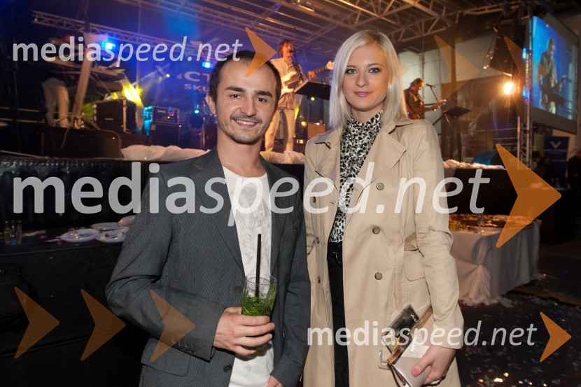 Miki Bubulj, stand up komik in Marika Savšek, miss universe 201021. Obletnica skupine Victory