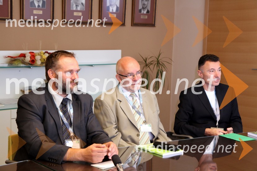 Prof. dr. Gorazd Meško, dekan Fakultete za varnostne vede UM, prof. dr. Jozef Wojcikiewicz, član programskega odbora konference, Nicolaus Copernicus University, Poljska in prof. dr. Bojan Dobovšek, predsednik organizacijskega odbora Mednarodne konference o kriminalističnem preiskovanju v EvropiMednarodna konferenca o kriminalističnem preiskovanju v Evropi