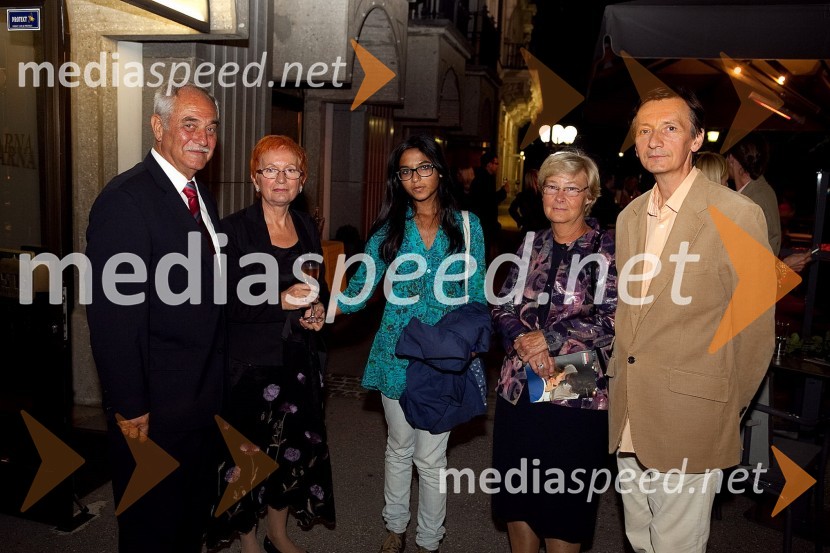 Rudi Moge, nekdanji poslanec in predsednik Sveta SNG Maribor, Danica Geršak, prevajalka, ..., Alojzija Čas Moge, soproga Rudija Mogeta in Vili Ravnjak, umetniški vodja mariborske DrameZborovanje ptic, premiera SNG Maribor