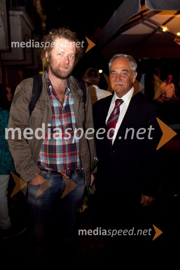 Jernej Lorenci, režiser ter Rudi Moge, nekdanji poslanec in predsednik Sveta SNG MariborZborovanje ptic, premiera SNG Maribor