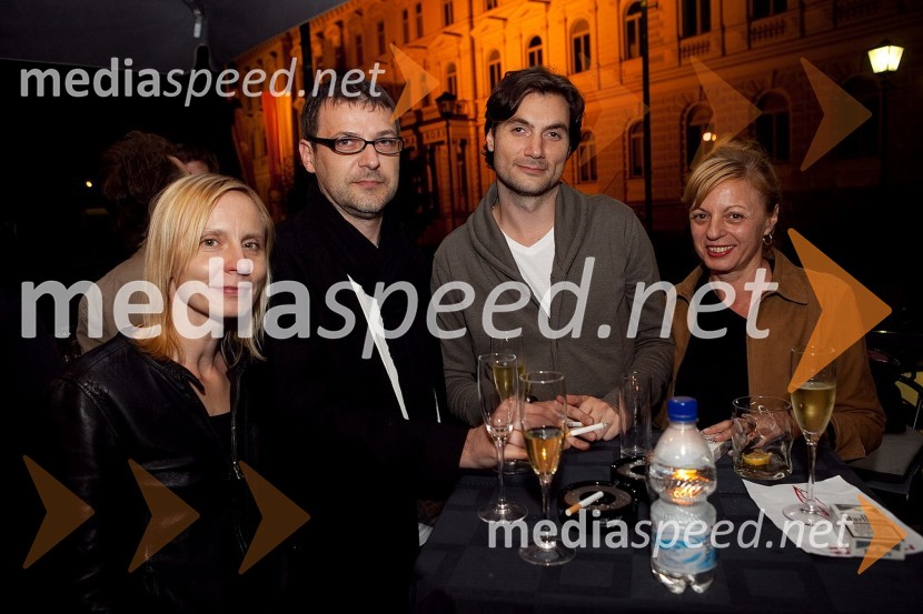 Petra Vidali, urednica kulture časnika Večer in gledališka kritičarka, Damjan Švarc, fotograf, Branko Jordan, igralec in in Livia Pandur, direktorica Pandur.TheatersZborovanje ptic, premiera SNG Maribor