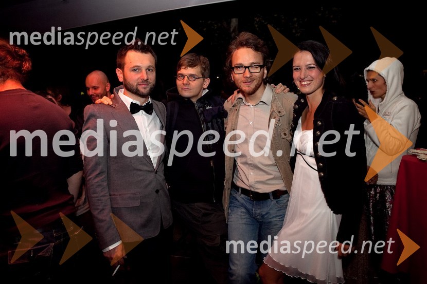 Viktor Meglič, Matevž Biber, Matija Stipanič in Eva Kraš, igralciZborovanje ptic, premiera SNG Maribor