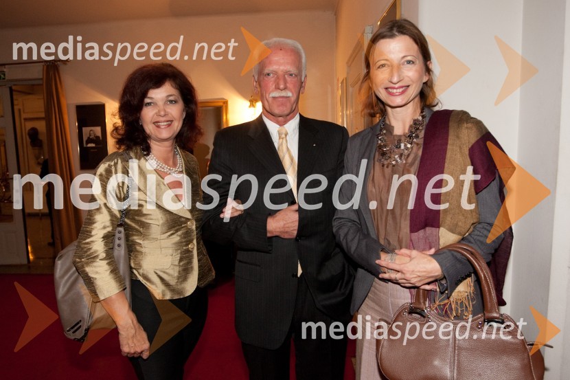 Nena Kopčavar Guček, zdravnica, soprog Andrej Guček, zdravnik in Danijela Grgić, oblikovalkaLjubezen in država, premiera SNG Drama Ljubljana