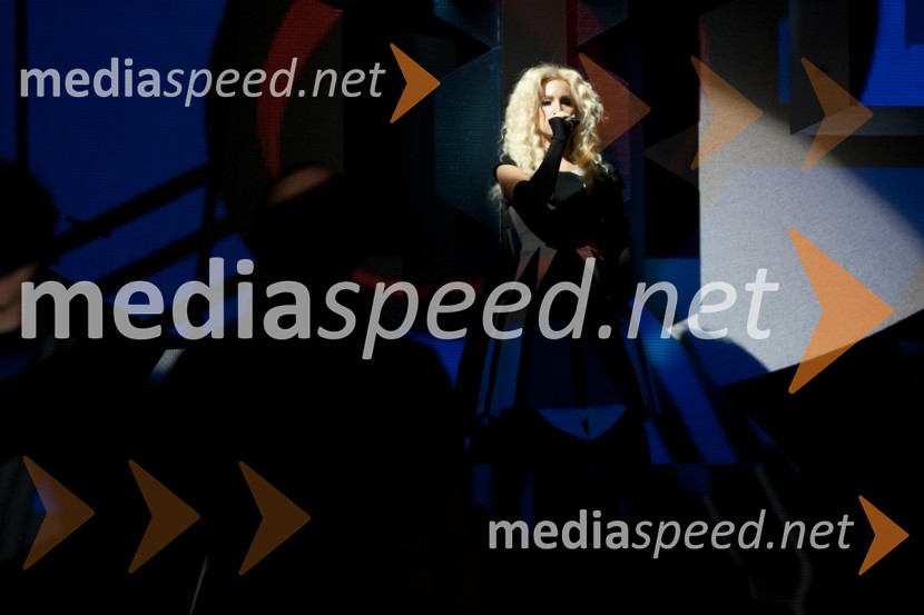 Alya, pevkaLjubezen in država, premiera SNG Drama Ljubljana