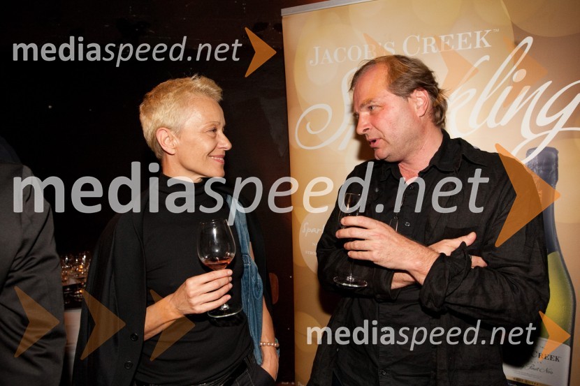 Mateja Rebolj, plesalka in 	Tomaž Toporišič, dramaturgLjubezen in država, premiera SNG Drama Ljubljana