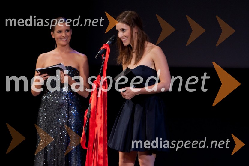 Bernarda Žarn, voditeljica in Nina Rakovec, igralka14. festival slovenskega filma, zaključek