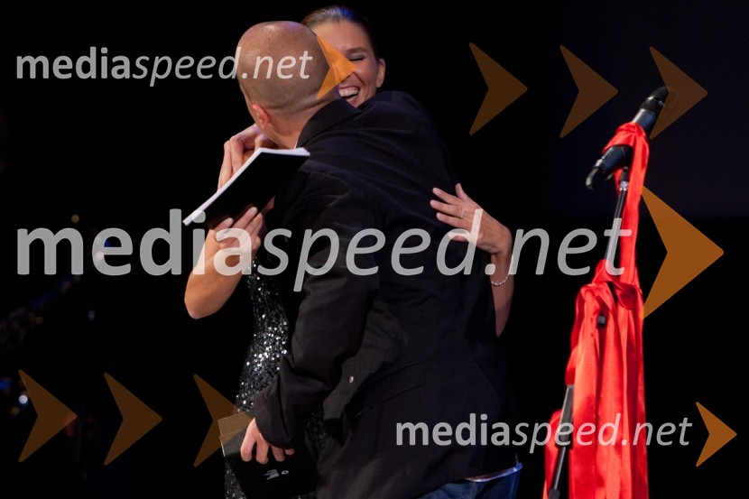 	Bernarda Žarn, voditeljica in Nejc Gavoda, režiser, scenarist14. festival slovenskega filma, zaključek