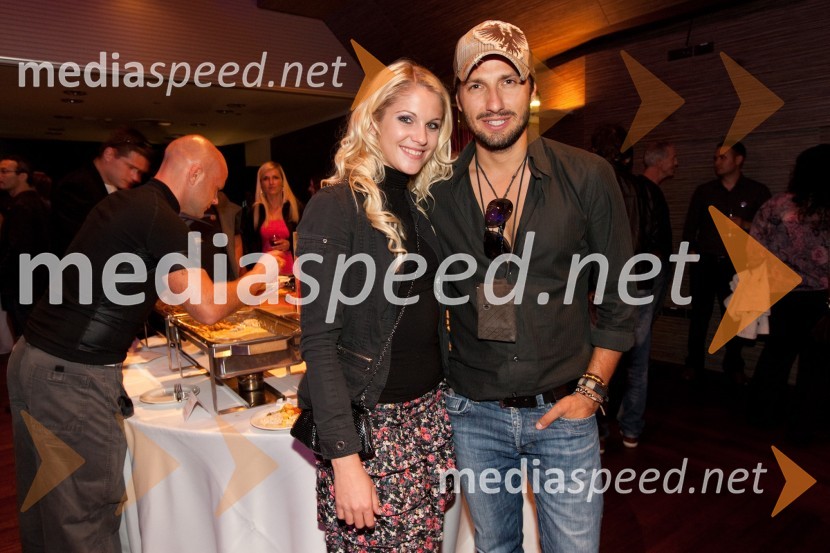 Petra Crnjac, pevka skupine Atomik harmonik in 	Jernej Tozon, član skupine ČukiPerpetuum Jazzile in Vocal Six, koncert