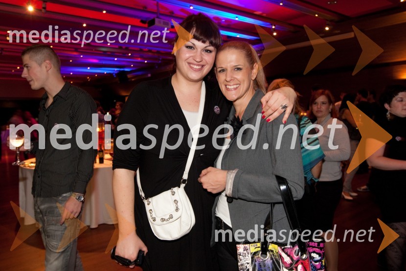 Aleksandra Lamut in Sandra FeketijaPerpetuum Jazzile in Vocal Six, koncert