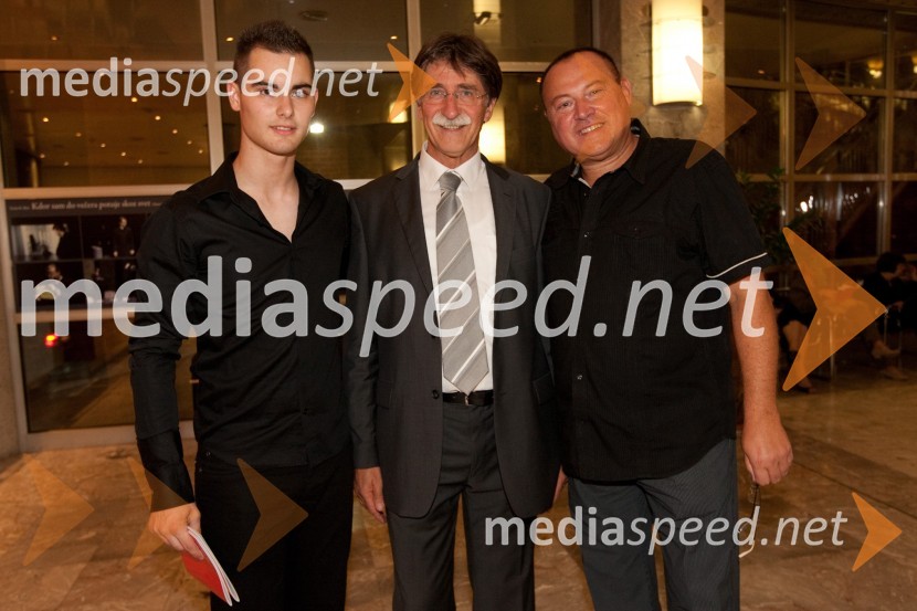 Alen Malnar, pevec, Jožko Čuk, direktor SNG Nova Gorica in Nace Junkar, operni pevecHlapci, premiera v SNG Nova Gorica