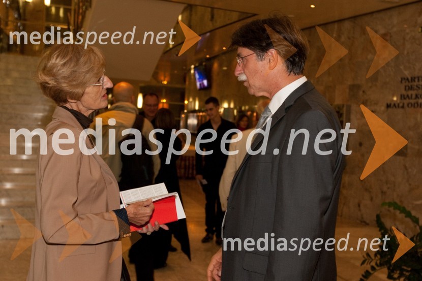 Mojca Kreft, dramaturginja in Jožko Čuk, direktor SNG Nova GoricaHlapci, premiera v SNG Nova Gorica