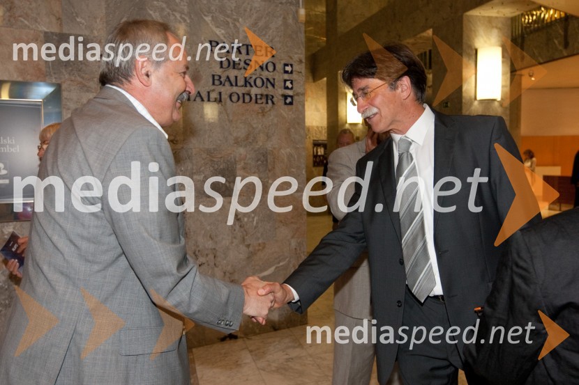 Marjan Mateta, podpredsednik GZS in 	Jožko Čuk, direktor SNG Nova GoricaHlapci, premiera v SNG Nova Gorica