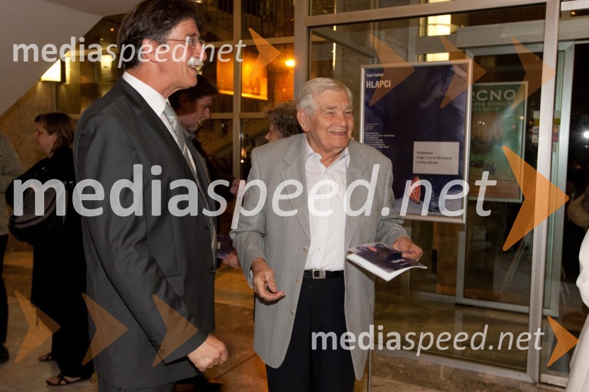 Jožko Čuk, direktor SNG Nova Gorica in Veljko JelaskaHlapci, premiera v SNG Nova Gorica