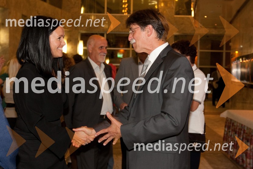 Dolores Žigon Klaut, direktorica, TV Vitel in Jožko Čuk, direktor SNG Nova GoricaHlapci, premiera v SNG Nova Gorica