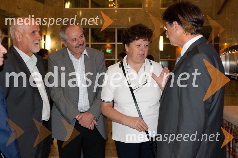 Jože Valič, sodnik, 	Marjan Mateta, podpredsednik GZS s soprogo in Jožko Čuk, direktor SNG Nova GoricaHlapci, premiera v SNG Nova Gorica