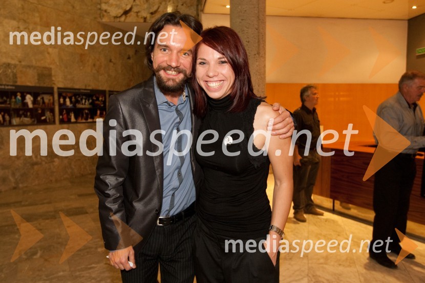 Vasko Atanasovski, glasbenik in Ana Kržišnik, dramaturginjaHlapci, premiera v SNG Nova Gorica