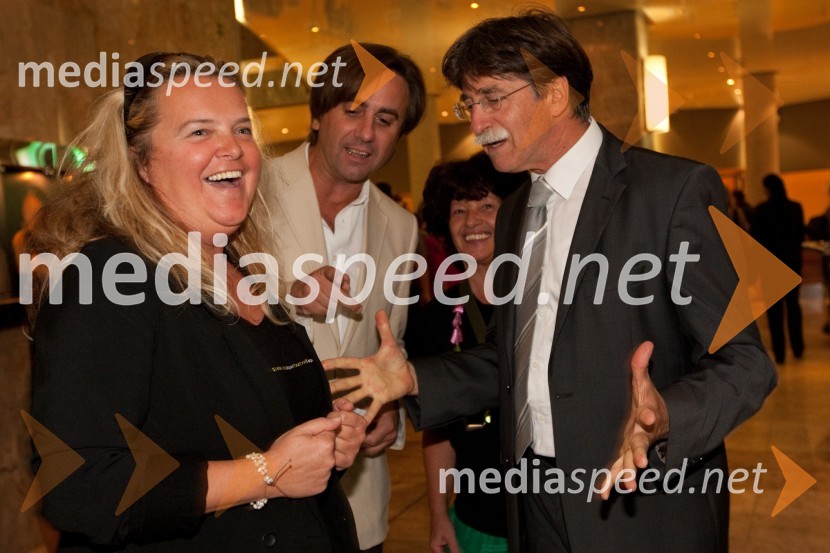 	Katja Pegan, direktorica gledališča Koper, Dragan Klarica, gledališče Koper, Majda Suša, novinarka Primorskih novic in Jožko Čuk, direktor SNG Nova GoricaHlapci, premiera v SNG Nova Gorica