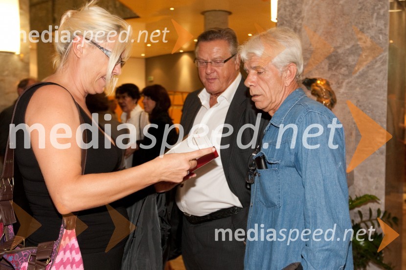 Neda Rusjan Bric, igralka, Dušan Mlakar, režiser in Ivo Barišič, igralecHlapci, premiera v SNG Nova Gorica