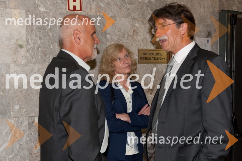 Jože Valič, sodnik, soproga Nevenka in Jožko Čuk, direktor SNG Nova GoricaHlapci, premiera v SNG Nova Gorica