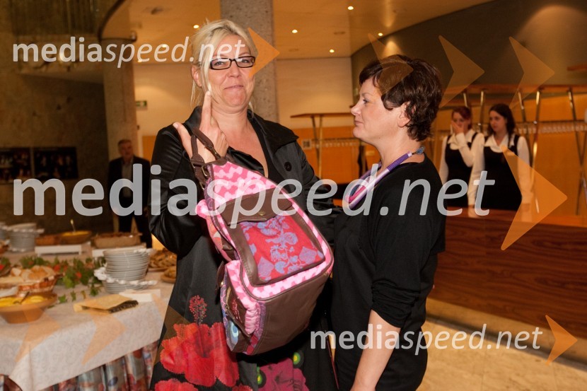 Neda Rusjan Bric, igralka, režiserka in Martina Mrhar, dramaturginjaHlapci, premiera v SNG Nova Gorica