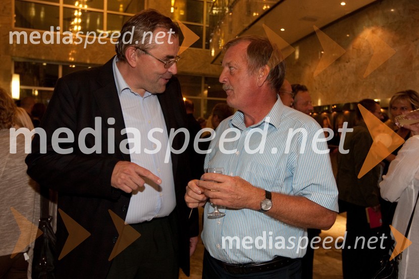 	Borut Bašin, odnosi z janostjo SNG Nova Gorica in Bojan Bratina, ravnatelj Gimnazije Nova GoricaHlapci, premiera v SNG Nova Gorica