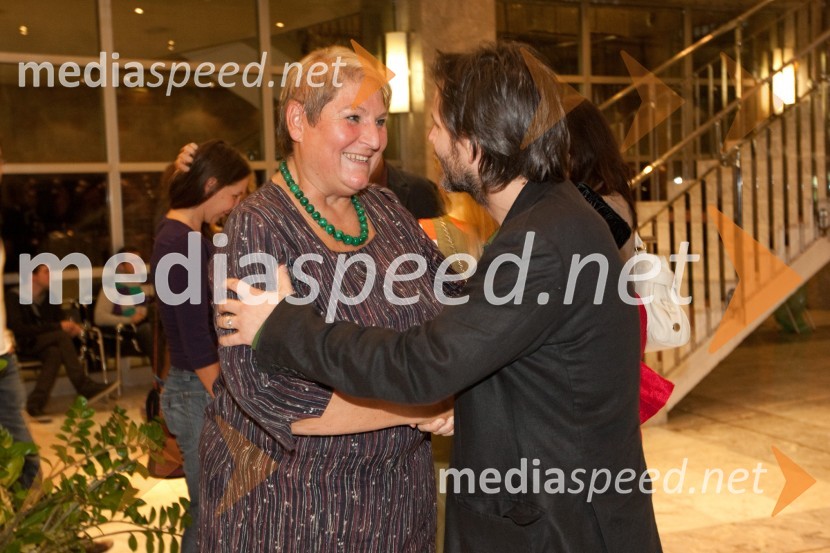 Branka Gombač, mama glasbenika Boštjana Gombača in Aljoša Ternovšek, igralecHlapci, premiera v SNG Nova Gorica