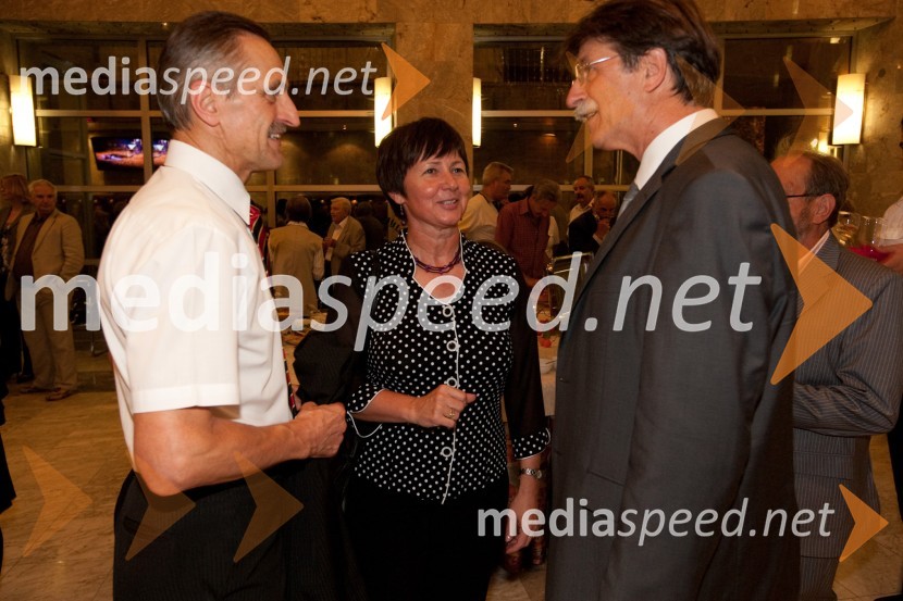 Marjan Širaj, Ajpes, soproga Mira in Jožko Čuk, direktor SNG Nova GoricaHlapci, premiera v SNG Nova Gorica