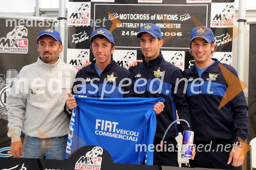 Ekipa Italije: Andrea Bartolini, vodja ekipe, Antonio Cairoli, David Philippaerts in Cristian BeggiMOTOKROS, Pokal narodov 2006, Winchester, Velika Britanija - tiskovna konferenca in predstavitev tekmovalcev