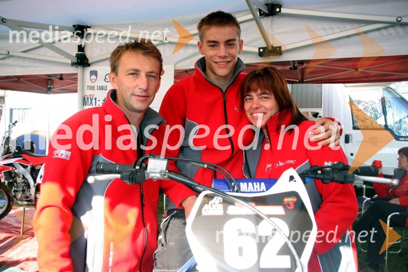 Matevž Irt (Slovenija), njegov oče Andrej in mama JanjaMOTOKROS, Pokal narodov 2006, Winchester, Velika Britanija - tiskovna konferenca in predstavitev tekmovalcev