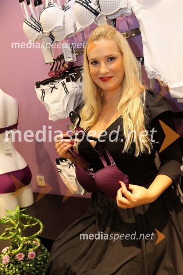 Danica Lovenjak, novinarkaOtvoritev trgovine B-Underwear, Mercator Center Šiška
