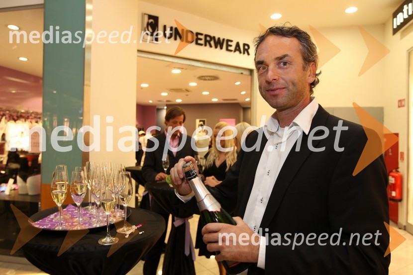 Mitja Zrim, predstavnik B-Underwear SlovenijaOtvoritev trgovine B-Underwear, Mercator Center Šiška