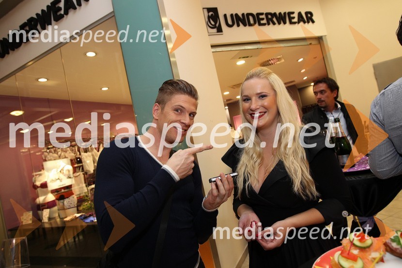 Erik Ferfolja in Danica Lovenjak, novinarkaOtvoritev trgovine B-Underwear, Mercator Center Šiška