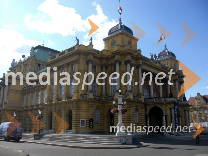 Pročelje HNK ZagrebVojna in mir, premiera Tomaža Pandurja v HNK Zagreb