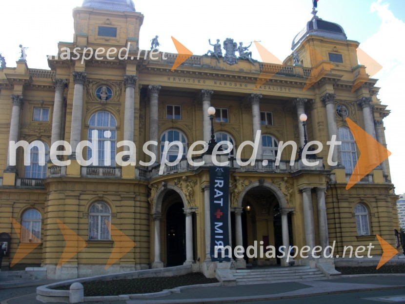 Pročelje HNK ZagrebVojna in mir, premiera Tomaža Pandurja v HNK Zagreb