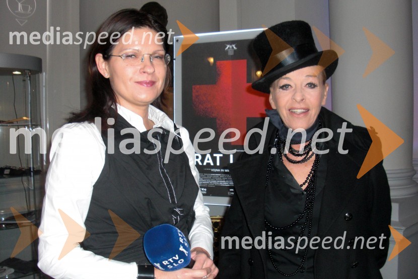 Nataša Prislan, dopisnica RTV Slovenija v Zagrebu in Milena Zupančič, igralkaVojna in mir, premiera Tomaža Pandurja v HNK Zagreb