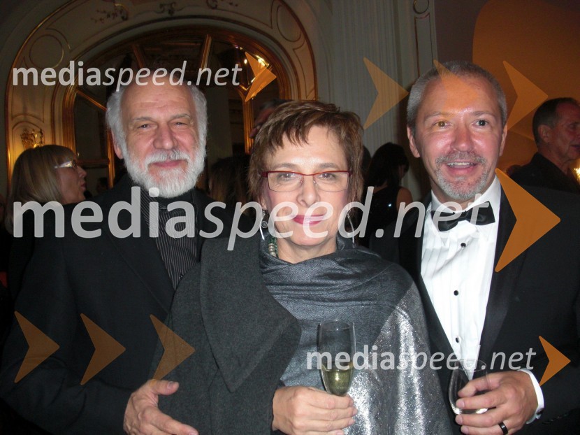 Dimitrije Popović, zagrebški slikar, grafik in risar ter soproga Jagoda Popović in Branko Lukić, avtor dramatizacijeVojna in mir, premiera Tomaža Pandurja v HNK Zagreb