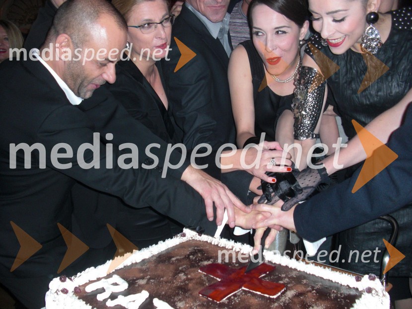 Rezanje torteVojna in mir, premiera Tomaža Pandurja v HNK Zagreb