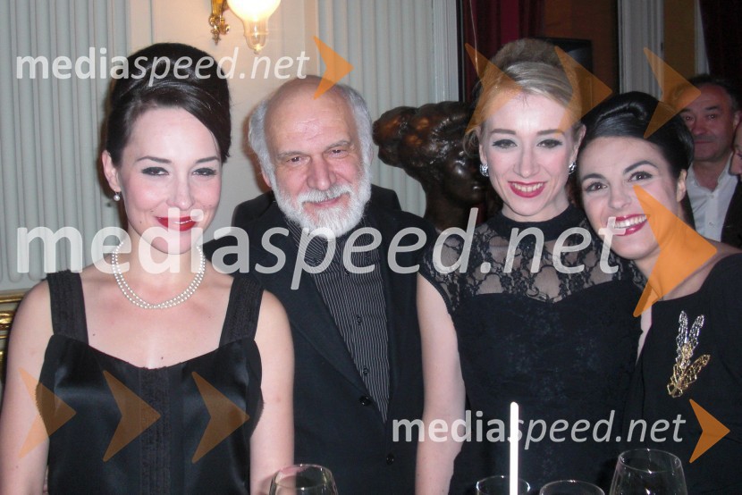 Iva Mihalić, igralka, Dimitrije Popović, zagrebški slikar, grafik in risar, Lana Barić, igralka, Nera Stipčević, igralkaVojna in mir, premiera Tomaža Pandurja v HNK Zagreb