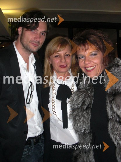 Branko Jordan, igralec, soproga Livija Pandur, dramaturginja in Željka Udovičič, dramaturginjaVojna in mir, premiera Tomaža Pandurja v HNK Zagreb