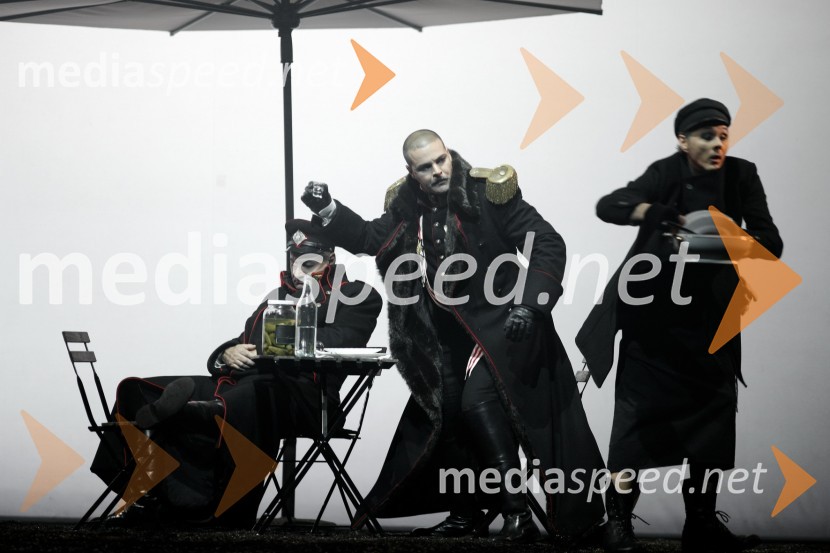 Siniša Popović, Damir Markovina, Livio Badurina, igralciVojna in mir, premiera Tomaža Pandurja v HNK Zagreb