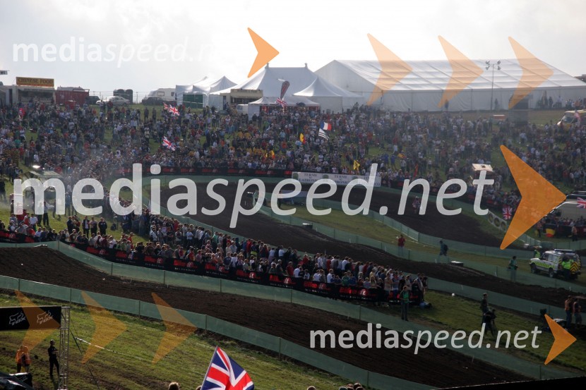 Ob progi se je zbralo preko 70.000 gledalcevMOTOKROS, Pokal narodov 2006, Winchester, Velika Britanija - kvalifikacije in dirka