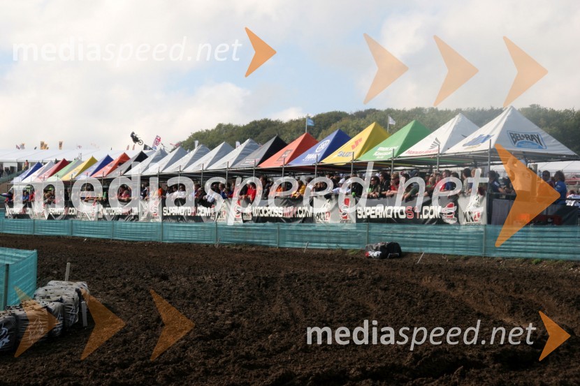 Prostor za mehanike in ekipeMOTOKROS, Pokal narodov 2006, Winchester, Velika Britanija - kvalifikacije in dirka