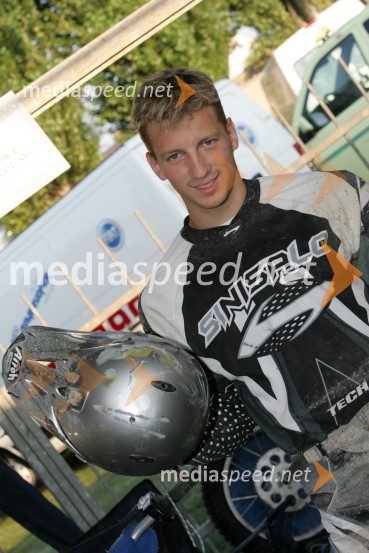 Aleš Kraljič, AMTK Ljubljana s počeno čelado po padcuSPEEDWAY, 3. dirka DP posameznikov Slovenije, Avstrije in Hrvaške