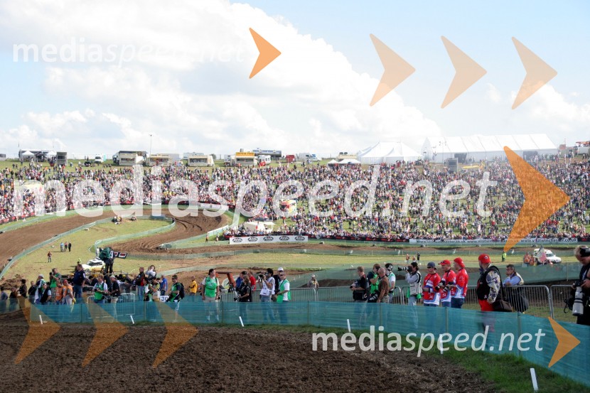 Ob progi se je zbralo preko 70.000 gledalcevMOTOKROS, Pokal narodov 2006, Winchester, Velika Britanija - kvalifikacije in dirka