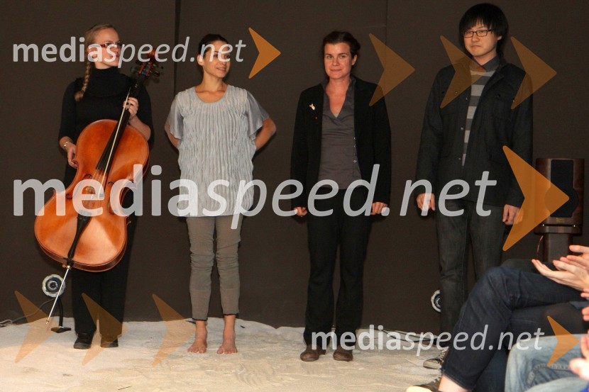 Ana Kramer, Shimrit Golan, plesalka, Ana Pečar, videoumetnica in Moon Young Ha, avtor glasbeMaribor 2012, EPK - Mednarodni projekt Ane Pečar