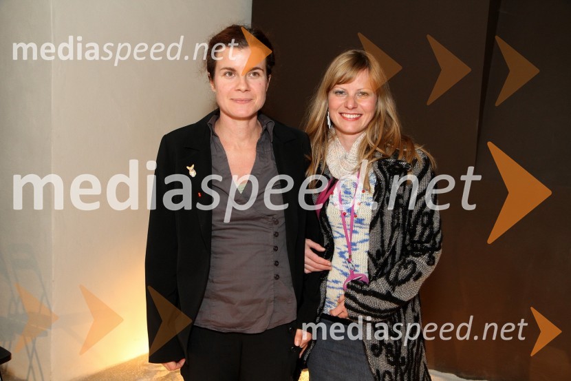 Ana Pečar, videoumetnica in Nina Jeza, koordinatorka projektaMaribor 2012, EPK - Mednarodni projekt Ane Pečar