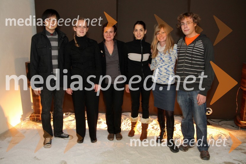 Moon Young Ha, avtor glasbe, Ana Kramer, Ana Pečar, videoumetnica, Shimrit Golan, plesalka, Nina Jeza, koordinatorka projekta in Gregor KrušičMaribor 2012, EPK - Mednarodni projekt Ane Pečar