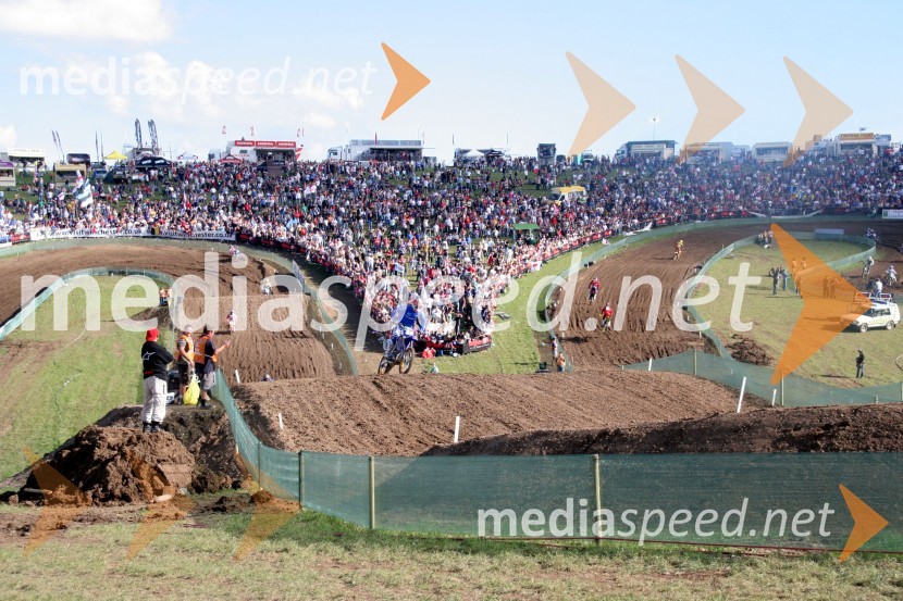 Ob progi se je zbralo preko 70.000 gledalcevMOTOKROS, Pokal narodov 2006, Winchester, Velika Britanija - kvalifikacije in dirka